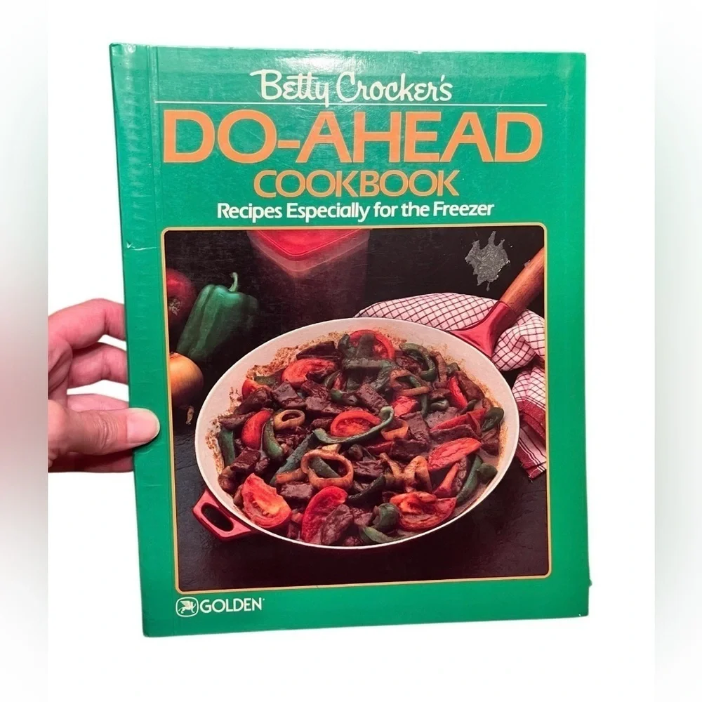 Lot of 2 Vintage Betty Crocker Cookbooks: 1984 Dinner in a hurry & 1985 Do Ahead